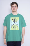 Polera Print verde the nike tee Talla XL 1