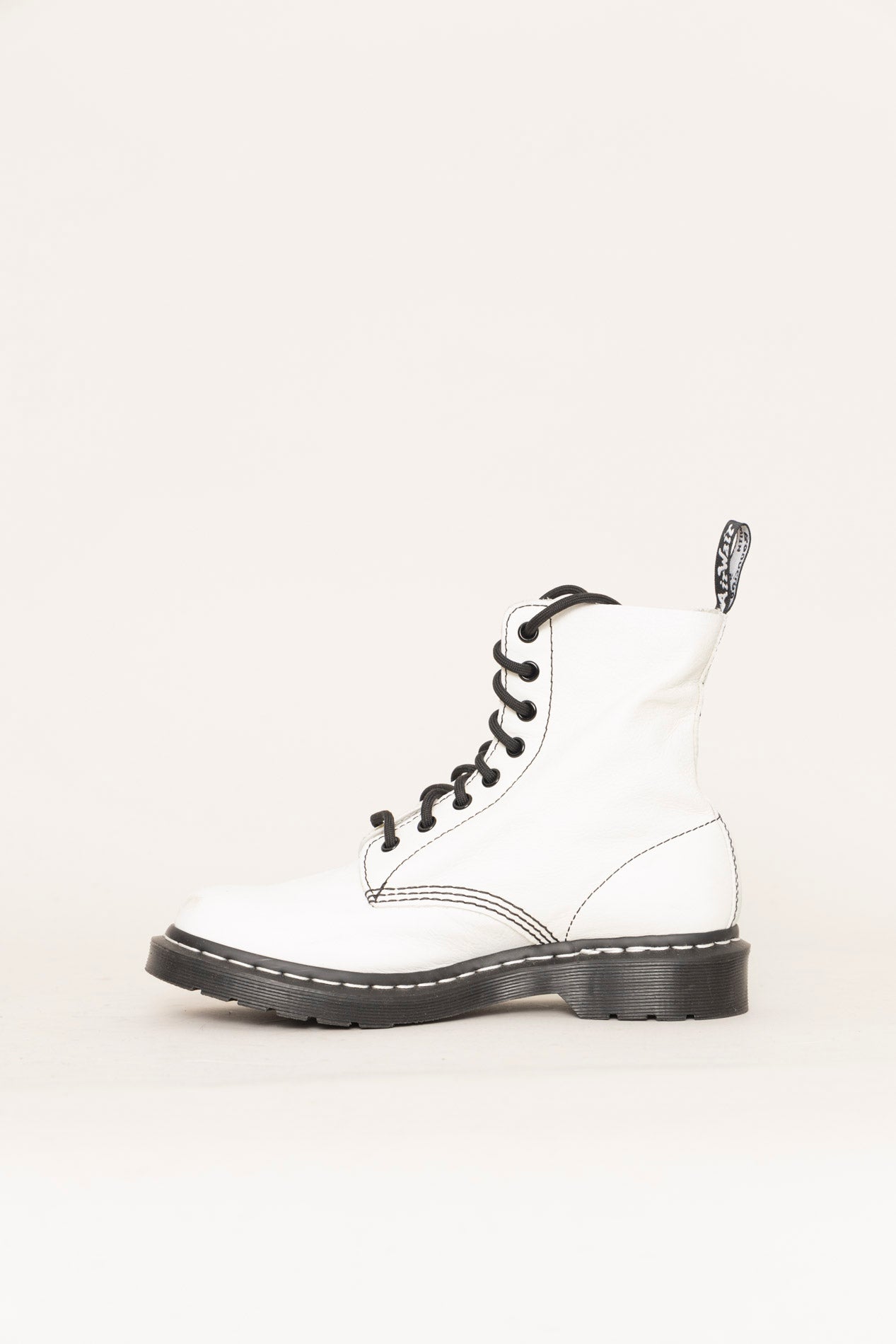 Dr martens blanco online y negro